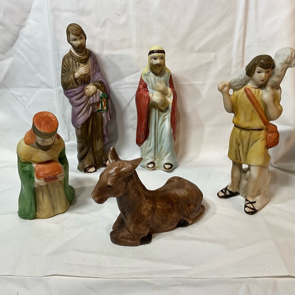 Nativity Set ~ Ceramic 5 Piece ~ Largest Figurine 6” Tall ~ Not Complete